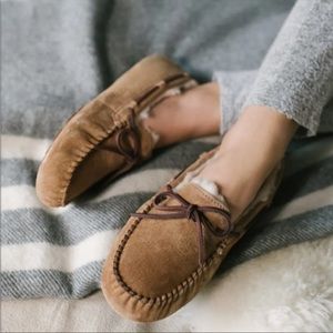 Dakota Ugg Moccasin Slipper Size 7 Chestnut